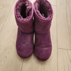 Girl's UGG Size 3
