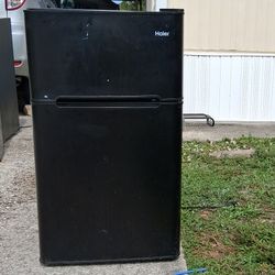 Mini Fridge With Freezer 