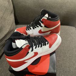 Air Jordan 1s Red/white/black