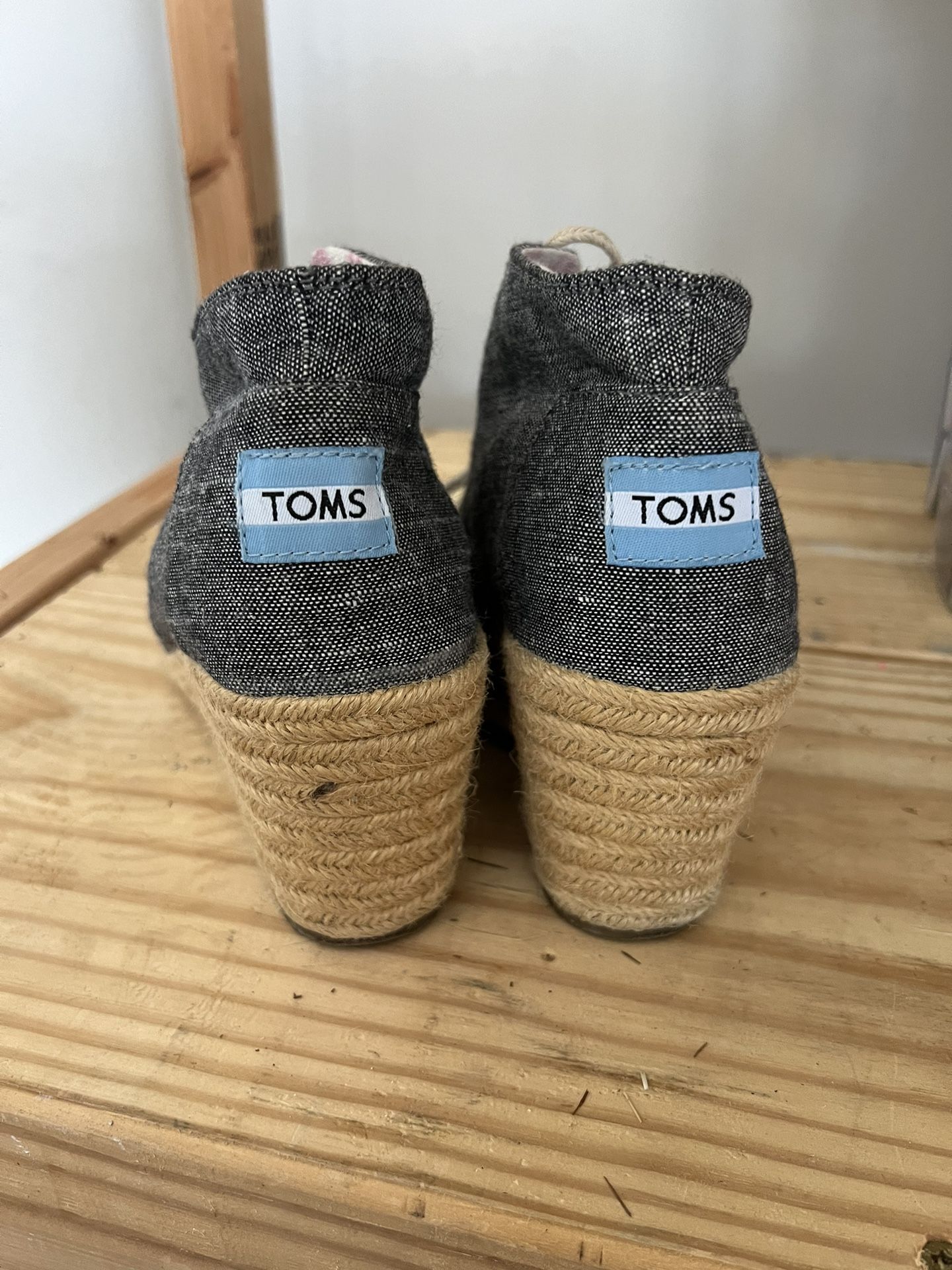 Tom’s Wedge Boots Size w8