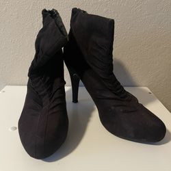 Apostrophe, Women’s Black Wesley Side Zipper Ankle Booties Heels Size 8.5