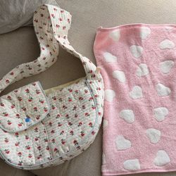 Pet Carrier Bag + Blanket for Small Dog (Like New)