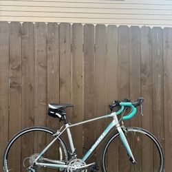 Giant Avail 5 Women’s Road Bike - Small frame - 700c - Aluminium Bicycle