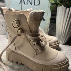 New! Sorel Woman’s Winter Boots! Waterproof, Warm! Size US 8 