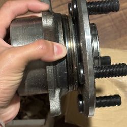 2x Wheel Bearing And Hub Assembly