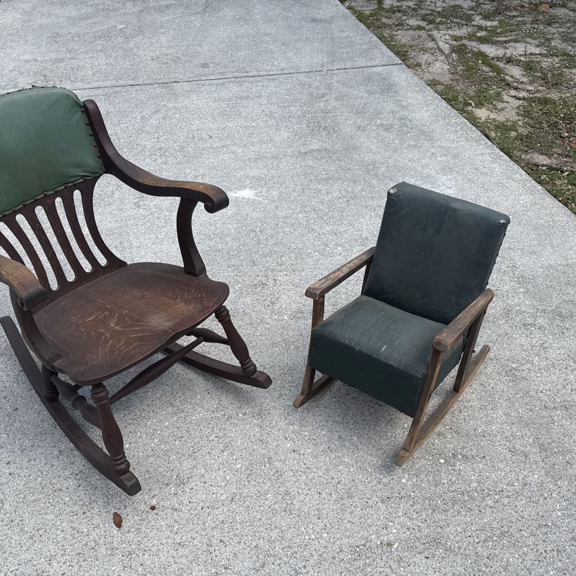 Set - Mother And child Set Of Rocking Chairs