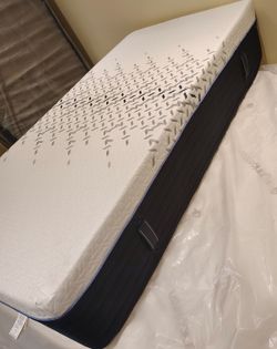 Nectar Luxe Hybrid Twin XL Mattress Like New