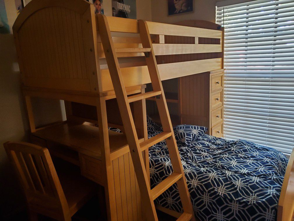 Free bunk bed! Must bring tools to take apart and way of taking it. My kids have outgrown it. Pending pick up!