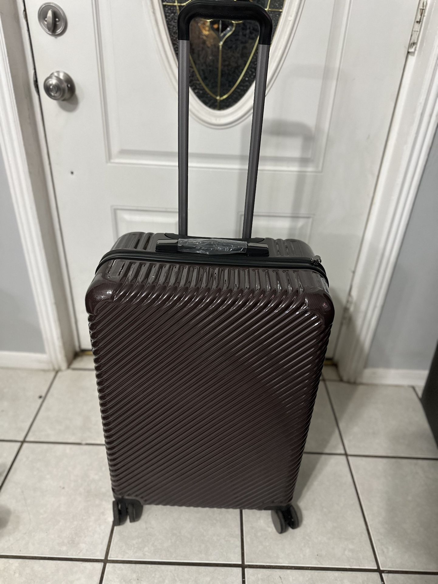 Ecotech Veer 24-inch Hard shell Suitcase