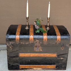 Charming M.M. Secor Trunk Co Antique Distressed Chest Trunk 