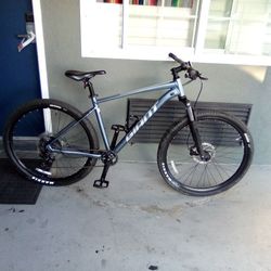Giant  Talon Mountain Bike