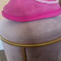 Uggs Slippers Hot Pink Cute Size 6 Woman’s 
