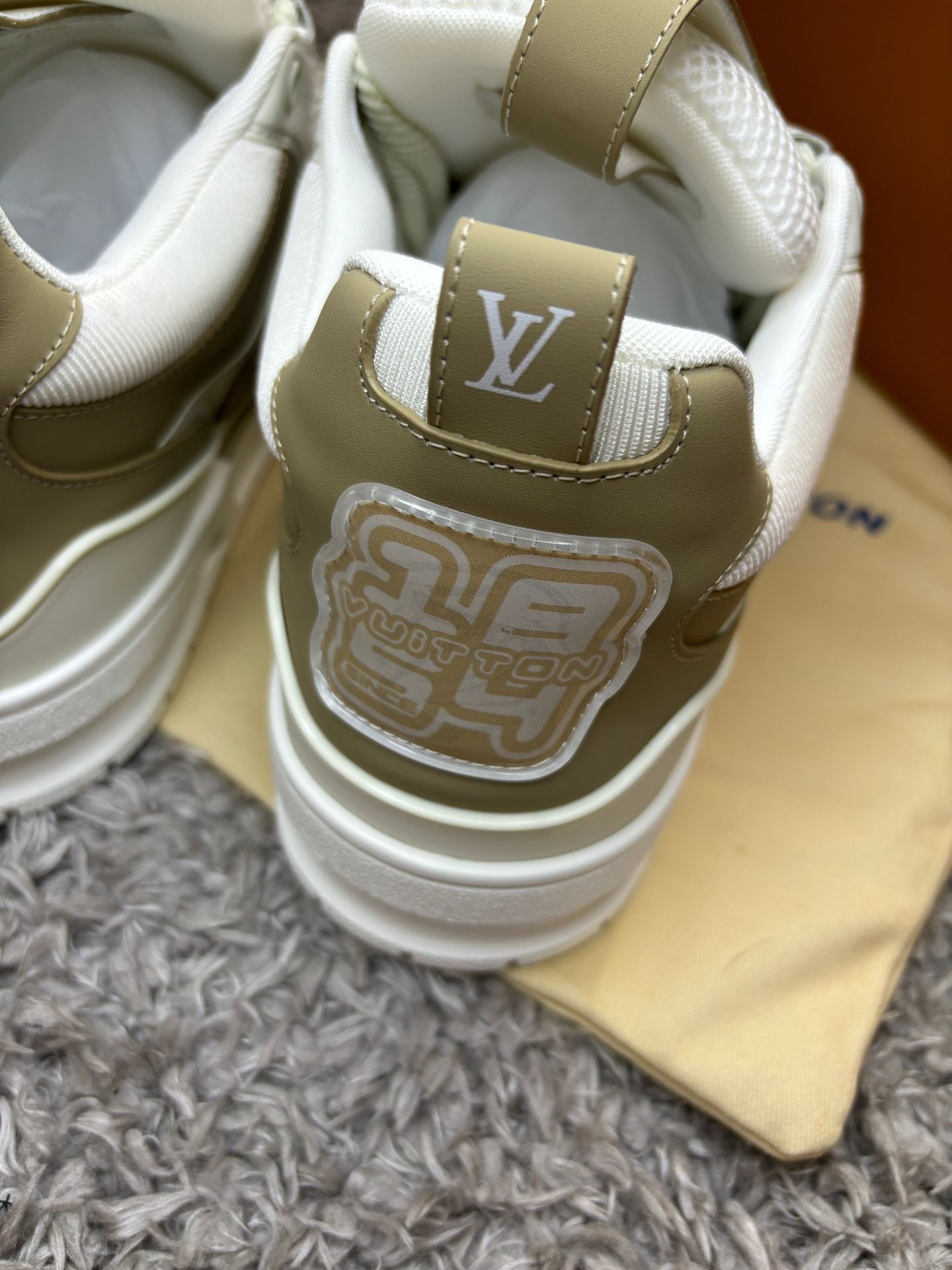 Lv Shoe Size 10