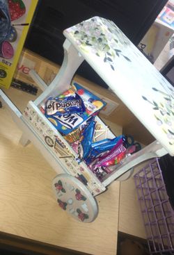 Wood candy 🍭 holder perfect for table office and house decoration very cute and candies 🍬🍬🍭🍭included