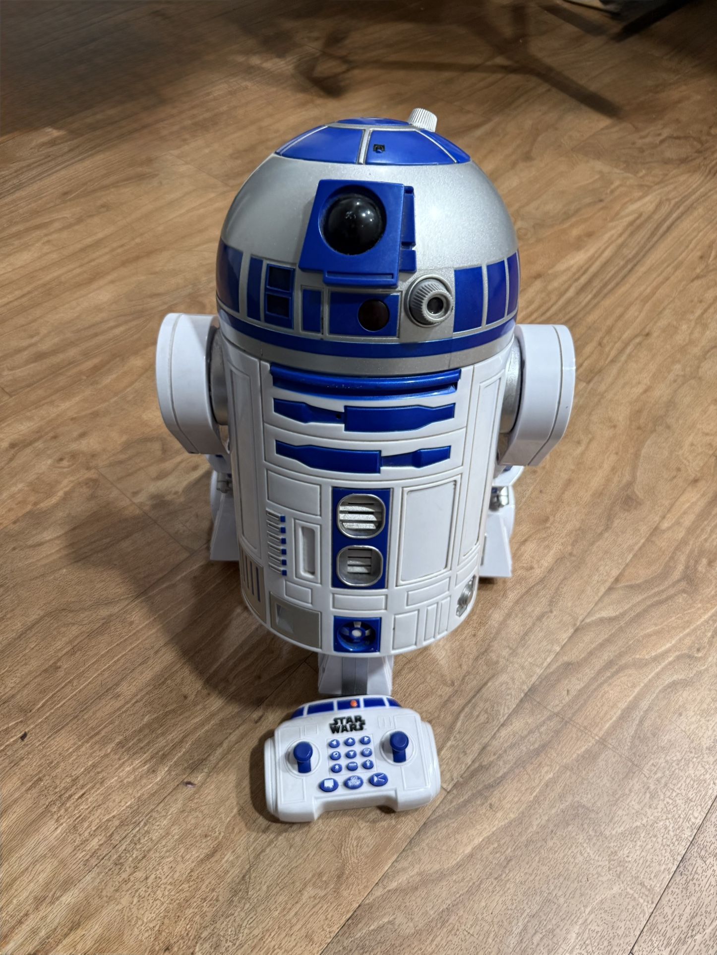 Star Wars Thinkway R2-D2 Interactive Robotic Droid