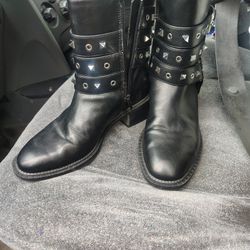 7m New Never Worn Boots