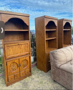 Entertainment center/bookshelf