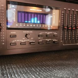 Sansui SE-8
Stereo Graphic Equalizer (1981-85)
