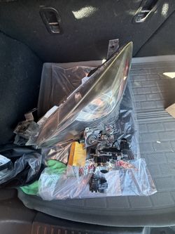 2014 Mazda 3 Grand Touring Headlight HID Driver Side With Extra Bulb And Parts
