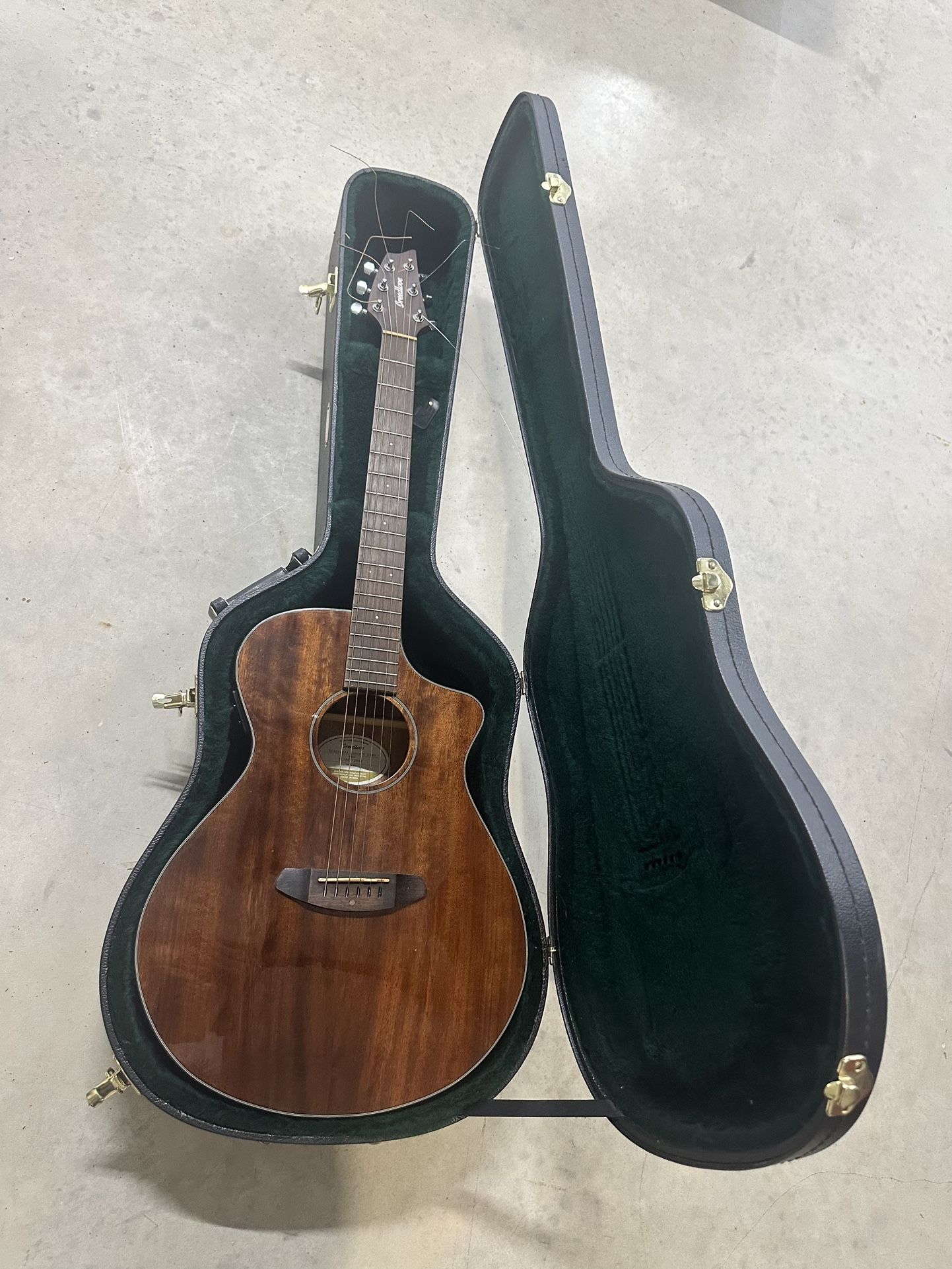 Breedlove Concert CEMH Guitar Model CC1(contact info removed)8 with Hard case 