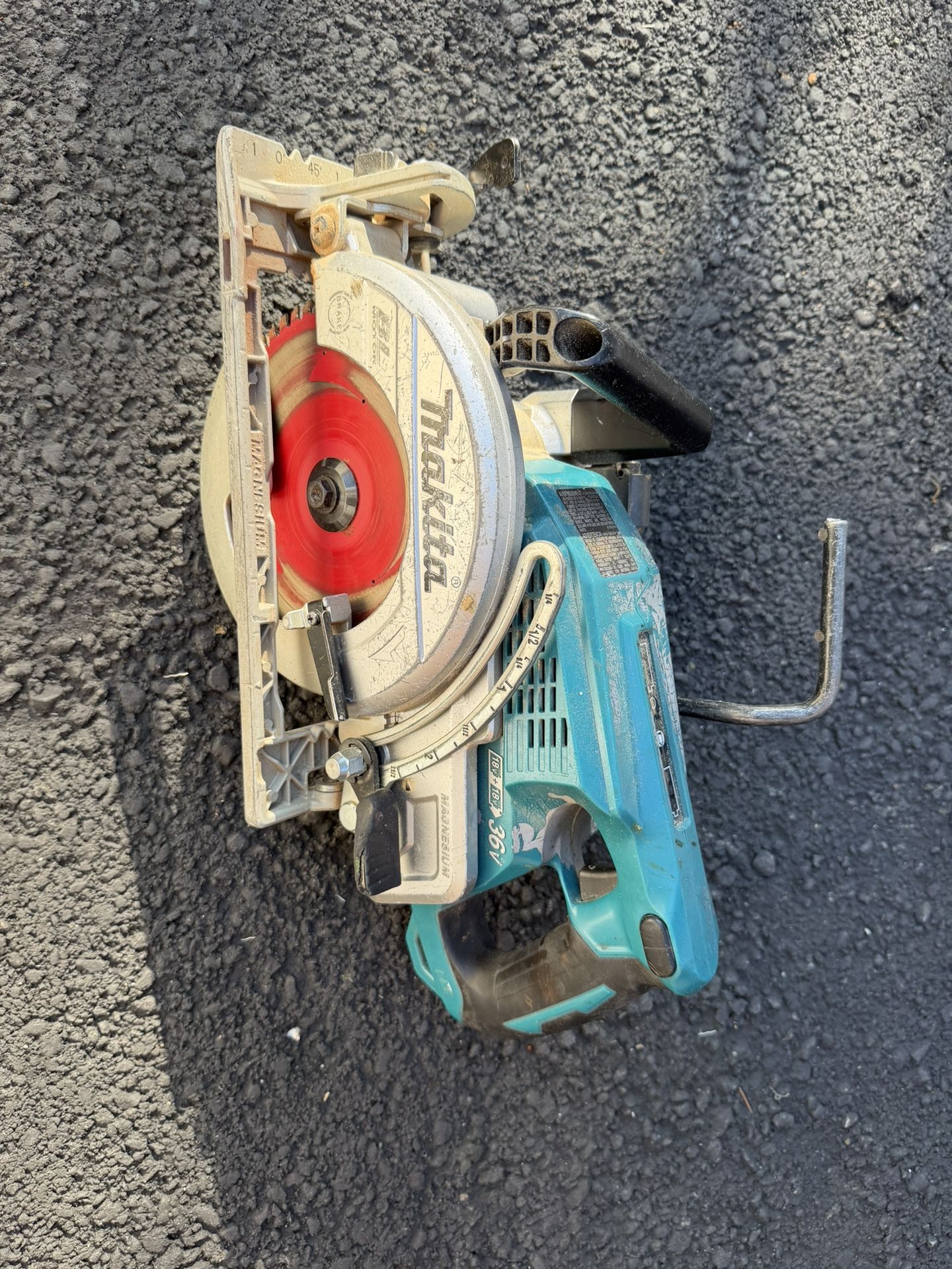 Makita Saw 7 1/4 36v