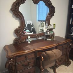 Tocador Con Espejo Y Silla. Vanity Mirror And Chair 