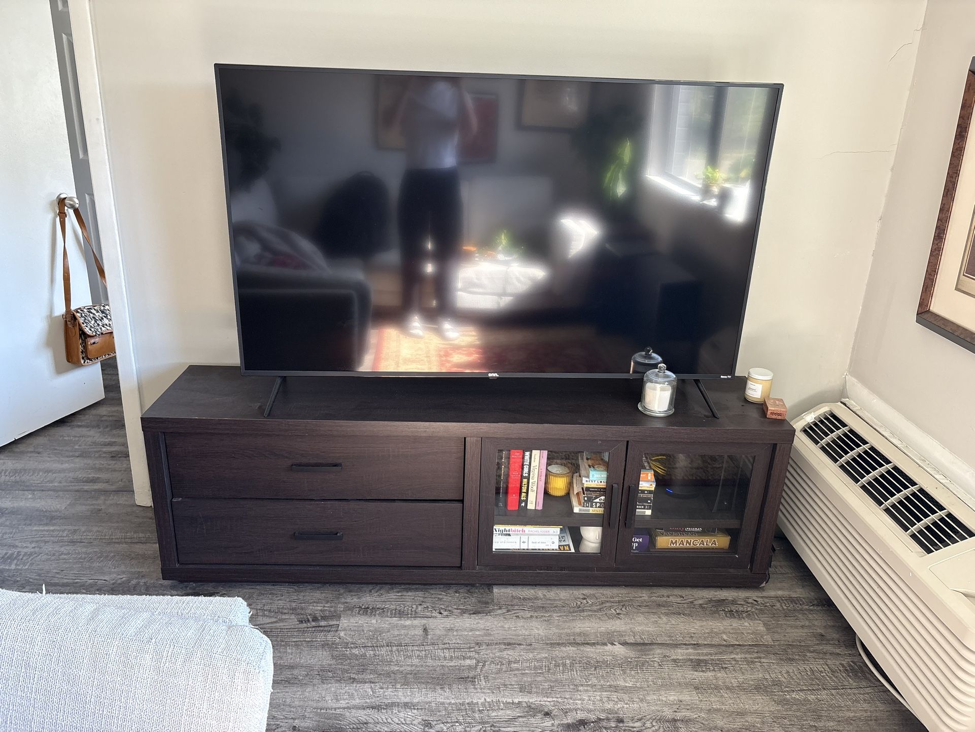 TV Roku 65in