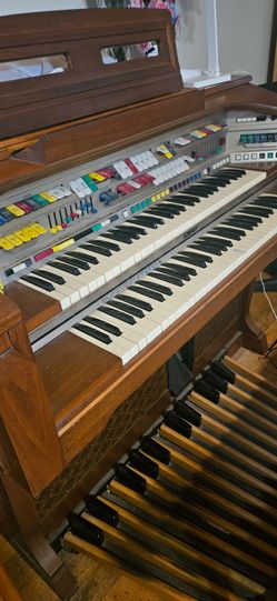 Free Free lowrey full pedal organ