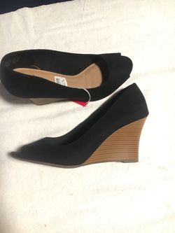Black wedges
