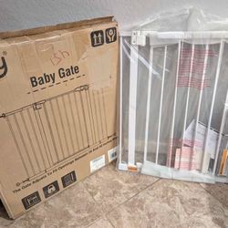 Extra Wide Pet Gate / Safety Gate - Fits Openings 29” - 42”