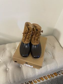Sperry :Brown and Tan Women Waterproof Boot. Brand New never worn  (Size 10.5)