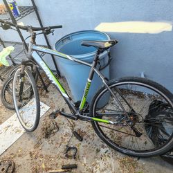 Giant Roam Road Bicycle. For Repair Parts