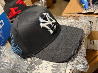Thirty one Original hat in box. Full set.