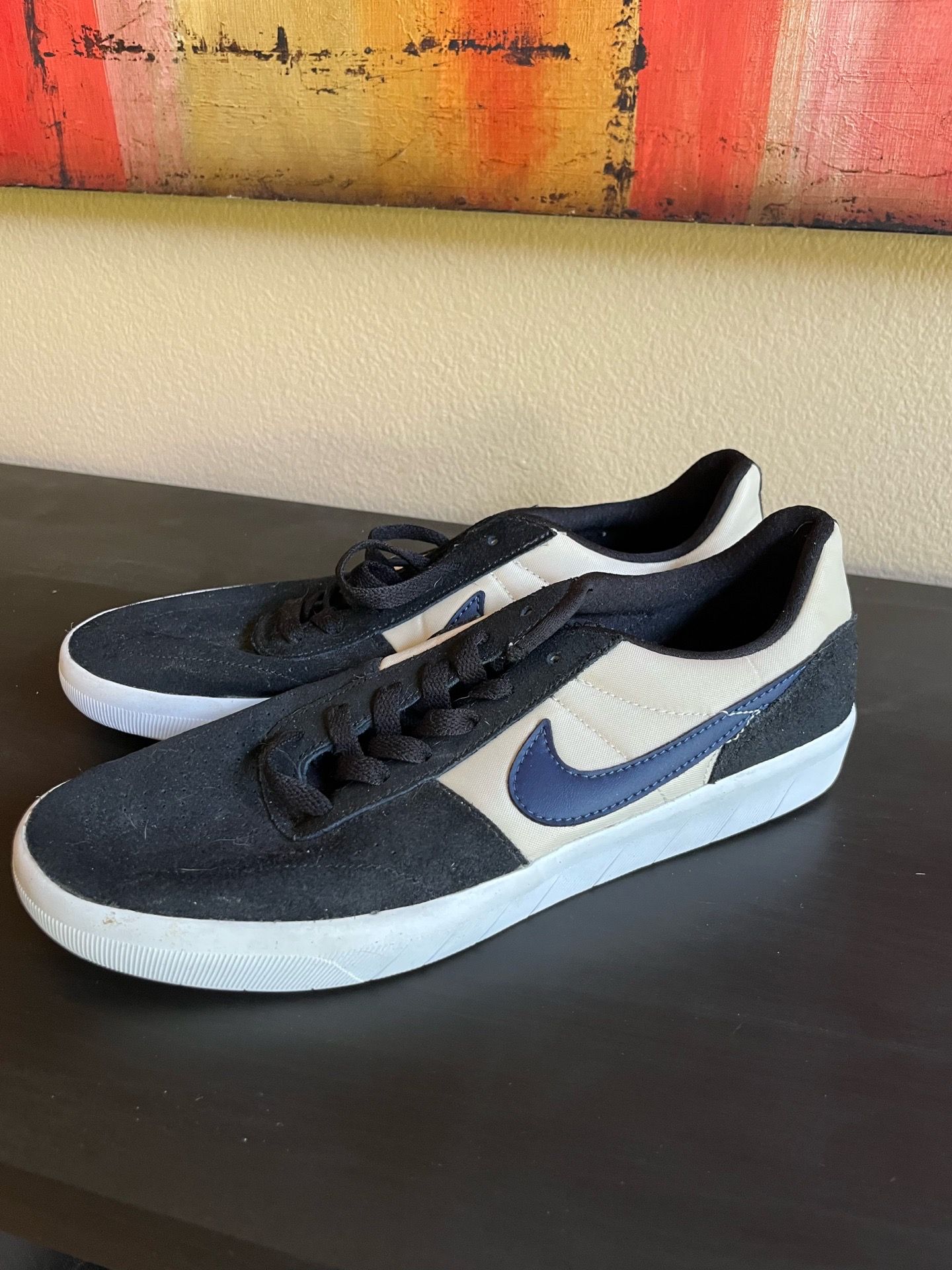 Near new men’s Nikes - Size 9