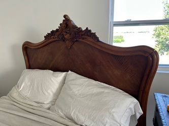 Full size antique bed