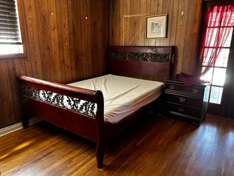 Queen size bed with mattress