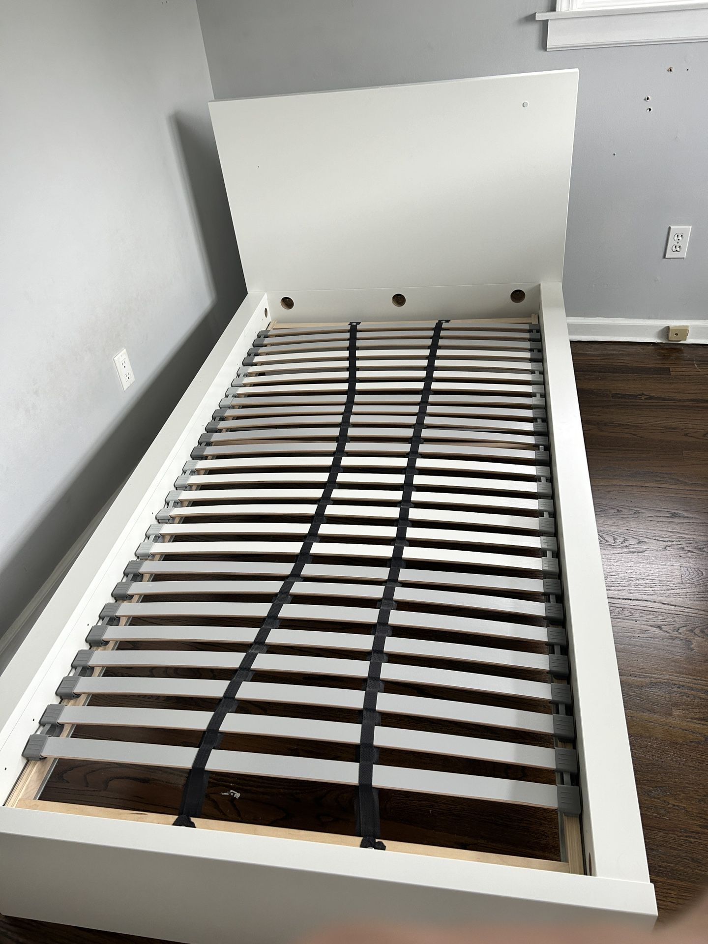 IKEA Bed Frame With Sealy Mattress 