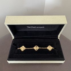 Van Cleef & Arpels Alhambra 5 Motifs “Guilloché” Yellow Gold Bracelet