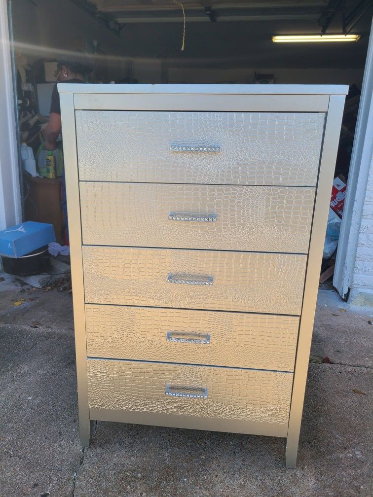 Chest Dresser 