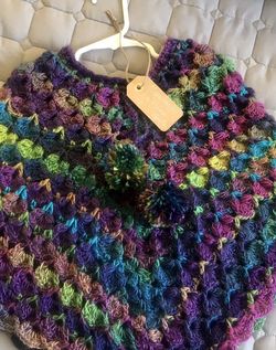 Handmade Girl poncho**Capita Para Niña Echa A Mano