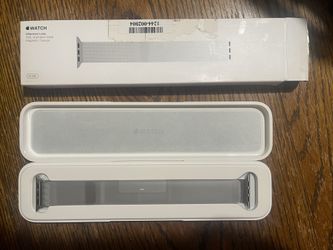 Apple Watch 42MM Silver Milanese Loop
