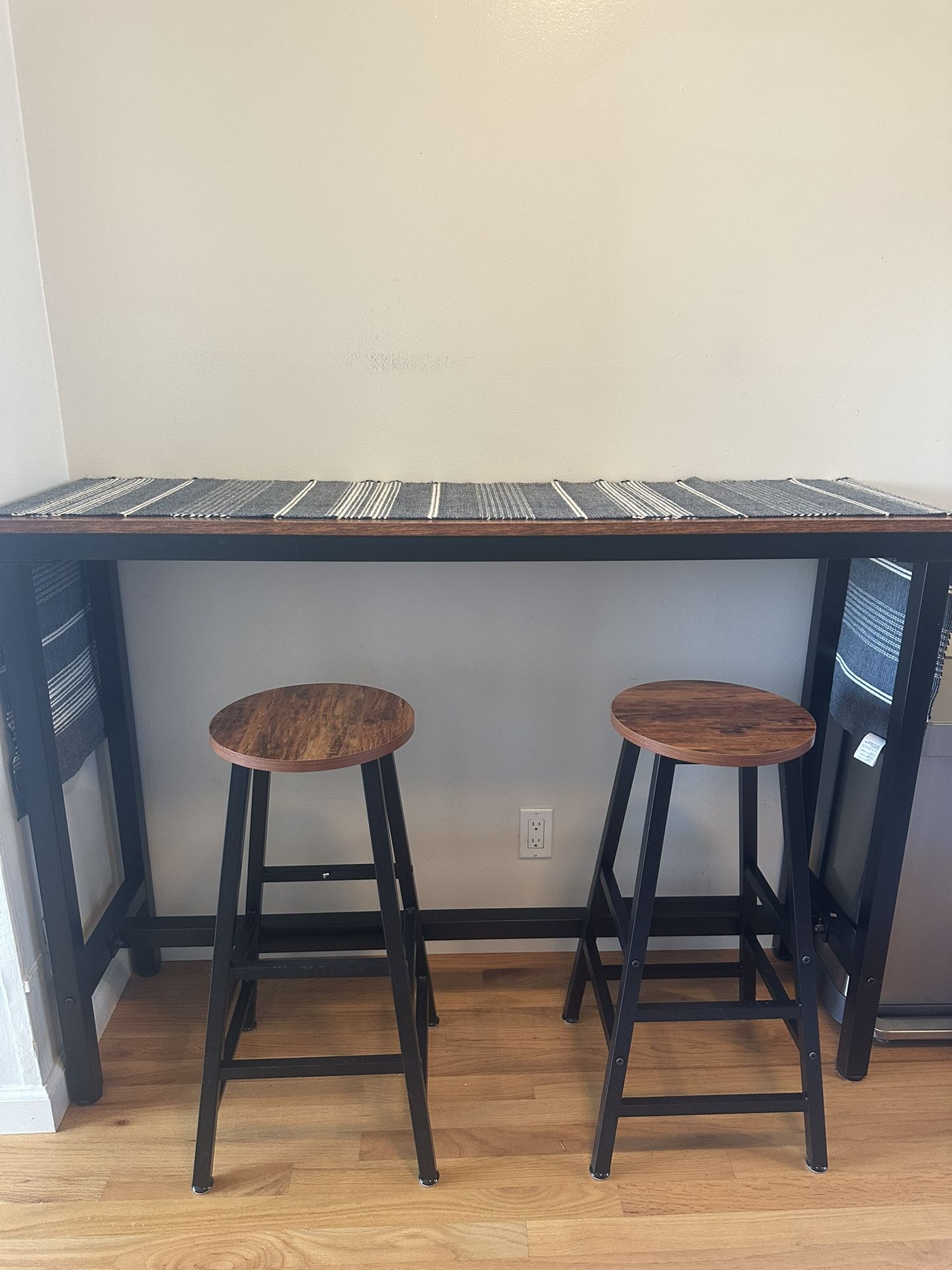 Bar Table Set