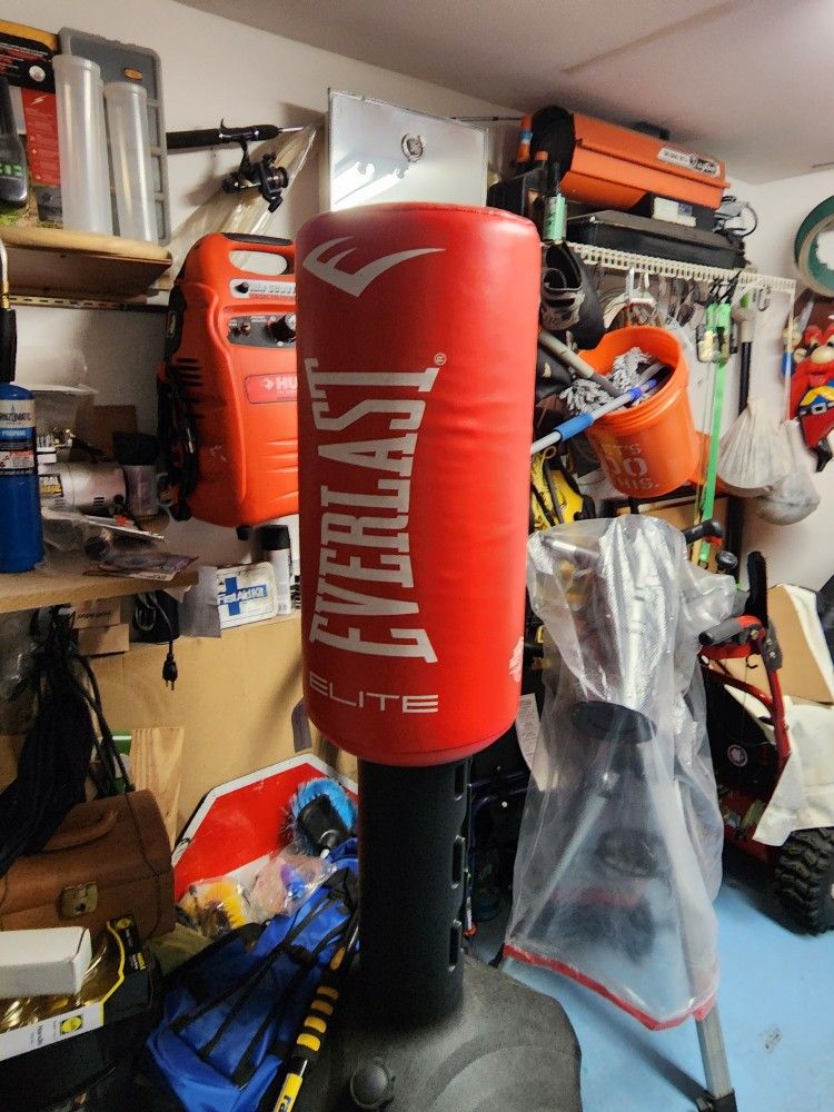  Punching bag  Like New  Pick Up 