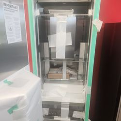 Final Sale Thermador 24 Inch Built.in Freezer With Ice Maker T24ID905LP