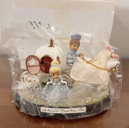 Precious Moments Disney Cinderella Carriage A Wonderful Dream Come True, with original Box.
