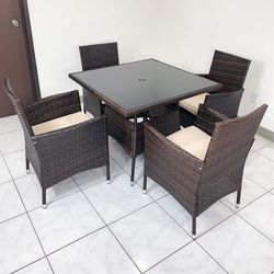 (NEW) $250 (5-Piece) Wicker Dining Set Indoor Outdoor Patio Furniture 35x35” Glass Table w/ Umbrella Cutout, 4 Chairs 