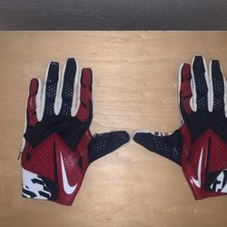 Football Gloves 3 Pairs And 1 Pair Of Baseball Batting Gloves 