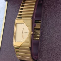 Vintage SEIKO Piano Dial Half Moon Gold Tone with New Battery. Best fits up to 7.5” wrist.
