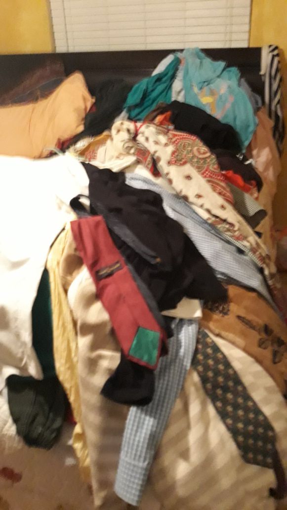 CLOTHES MAN AND WOMEN OVER 700 PIECES $1.00 EACH MOVING SALE