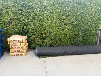 Artificial turf and 5 bags of turf sand (about 100sq feet of turf)PICKUP ONLY
